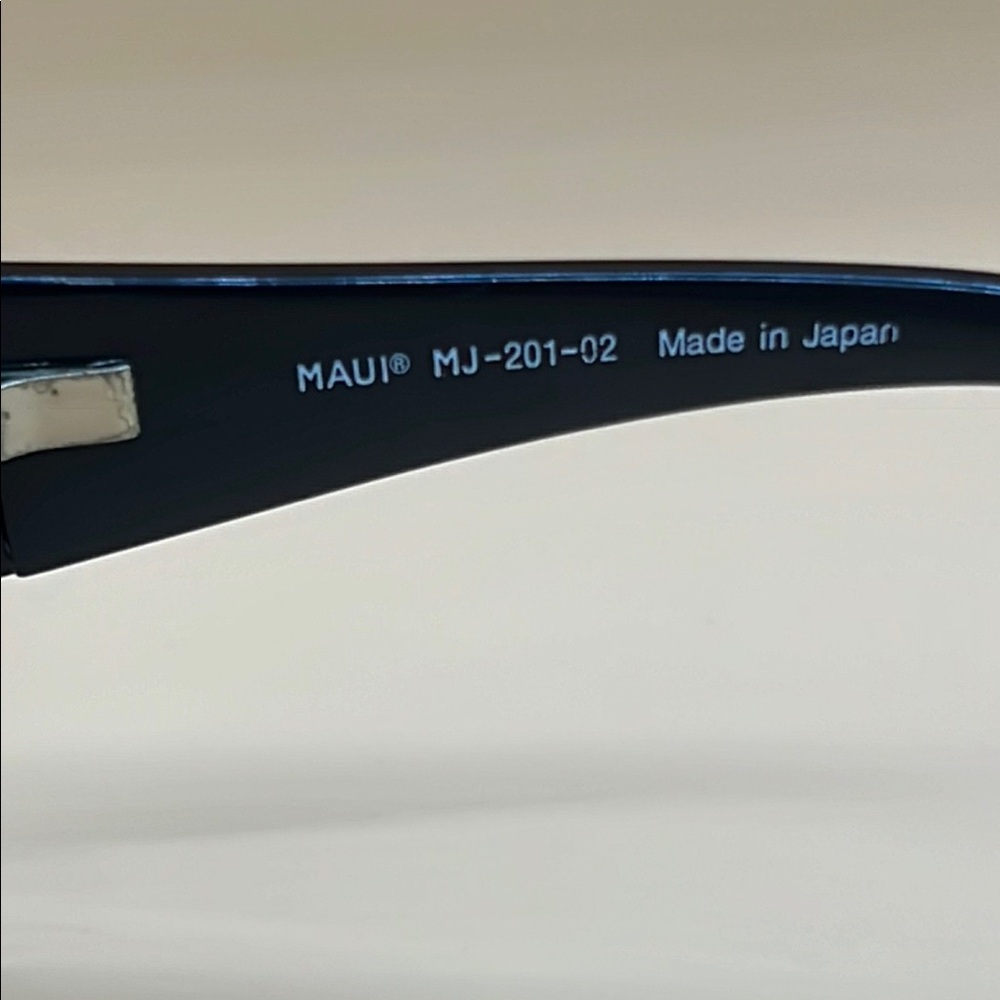 Used - Maui Jim MJ201-02 Black / Grey 
Sunglasses - Picture 6 of 13
